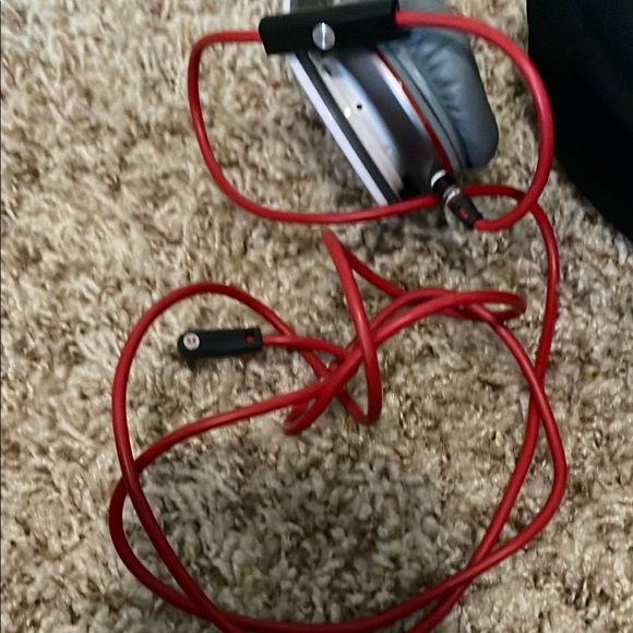 Beats by Dre White and Red Headphones - Picture 4 of 6